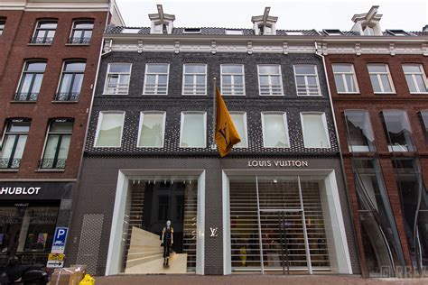 hoe oud is louis vuitton pc hooftstraat|louis vuitton in amsterdam.